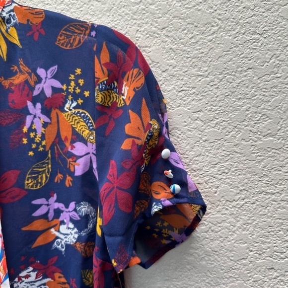 Modcloth Short Sleeve Top Sheer Floral Lemur Frogs & Parrot Print Womens S NEW - Picture 6 of 15